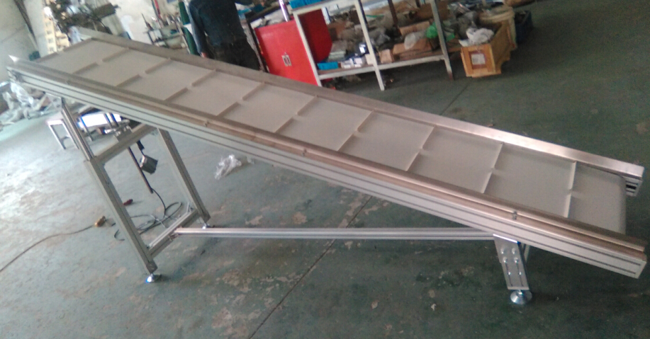 爬坡式輸送機(jī)
